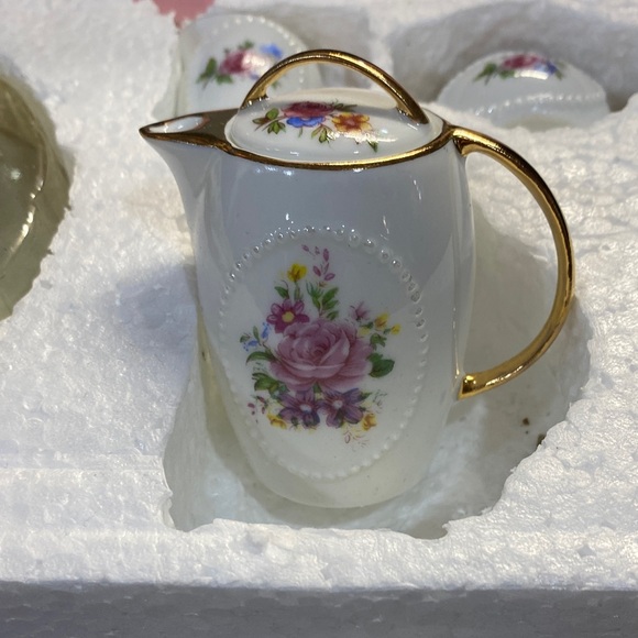 Floral Porcelain Tea Set with Gold Accents - Picture 6 of 6